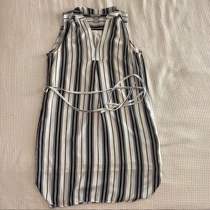 Sleeveless breathable dress that ties at the waist